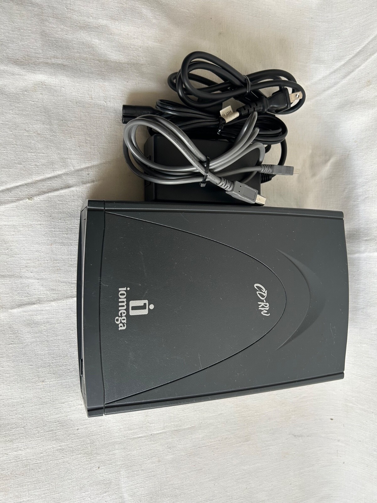 iomega model CDDVD482416E23 CD-RW DVD-ROM with power adapter and USB cable