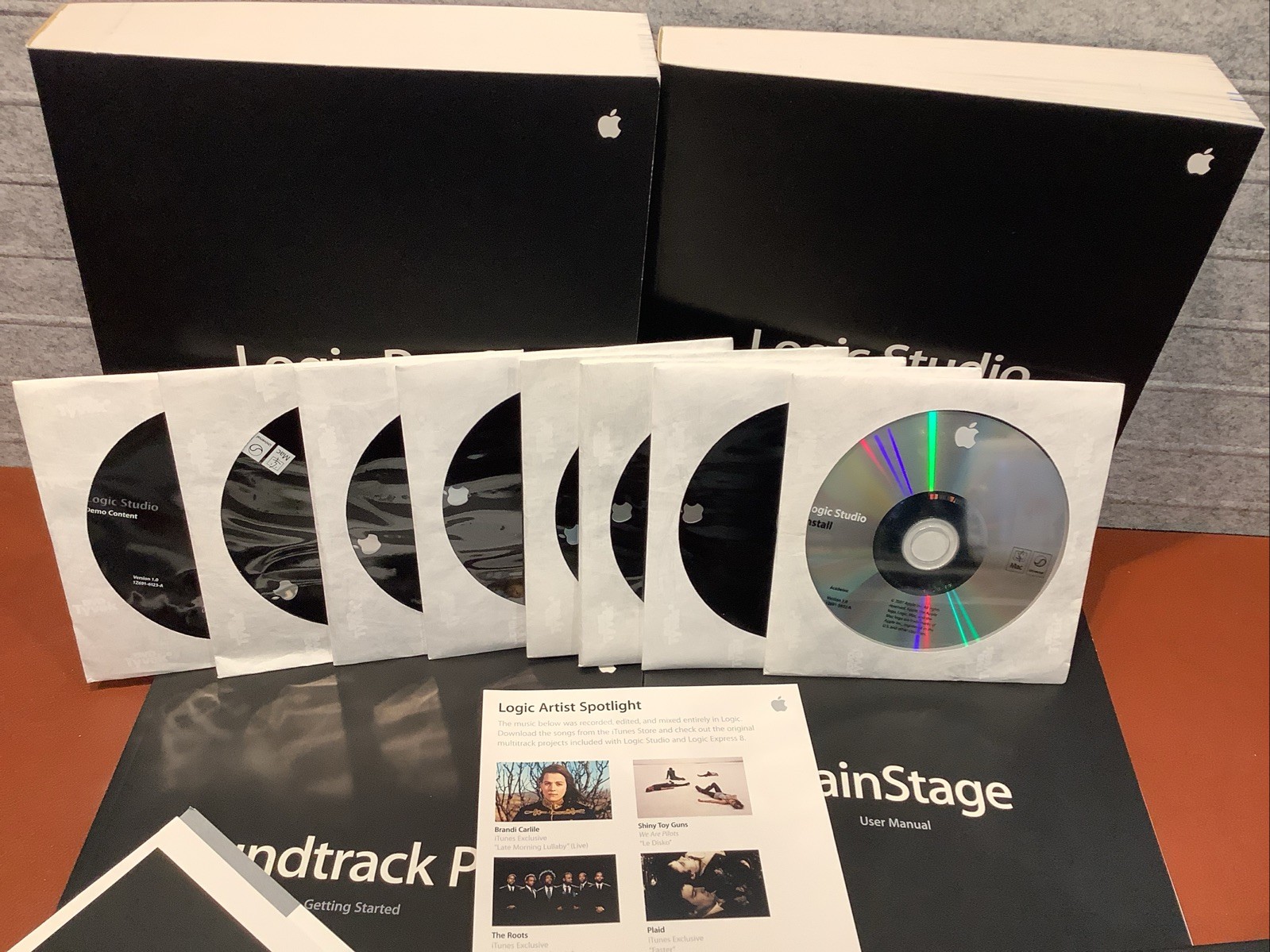 Logic Studio Academic – Complete Physical Package (Logic Pro 8) Collectible!