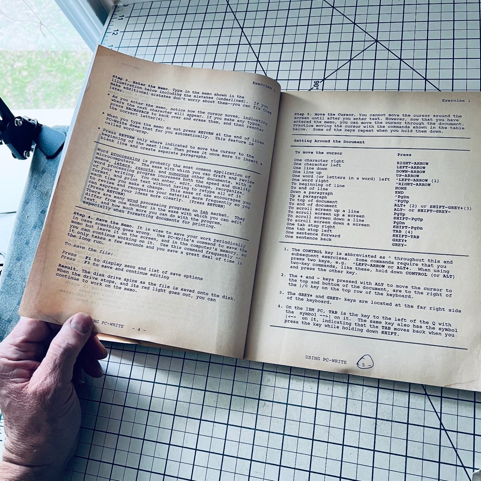 Using PC-WRITE PC-CALC and PC-FILE 1986 Dennis Curtin Vintage IBM PC Software