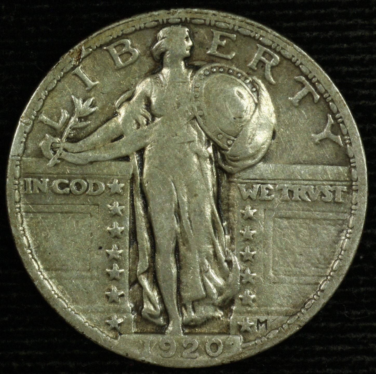 Standing Liberty Silver Quarter. 1920 P. Extra Fine. Lot # 9049-136-140