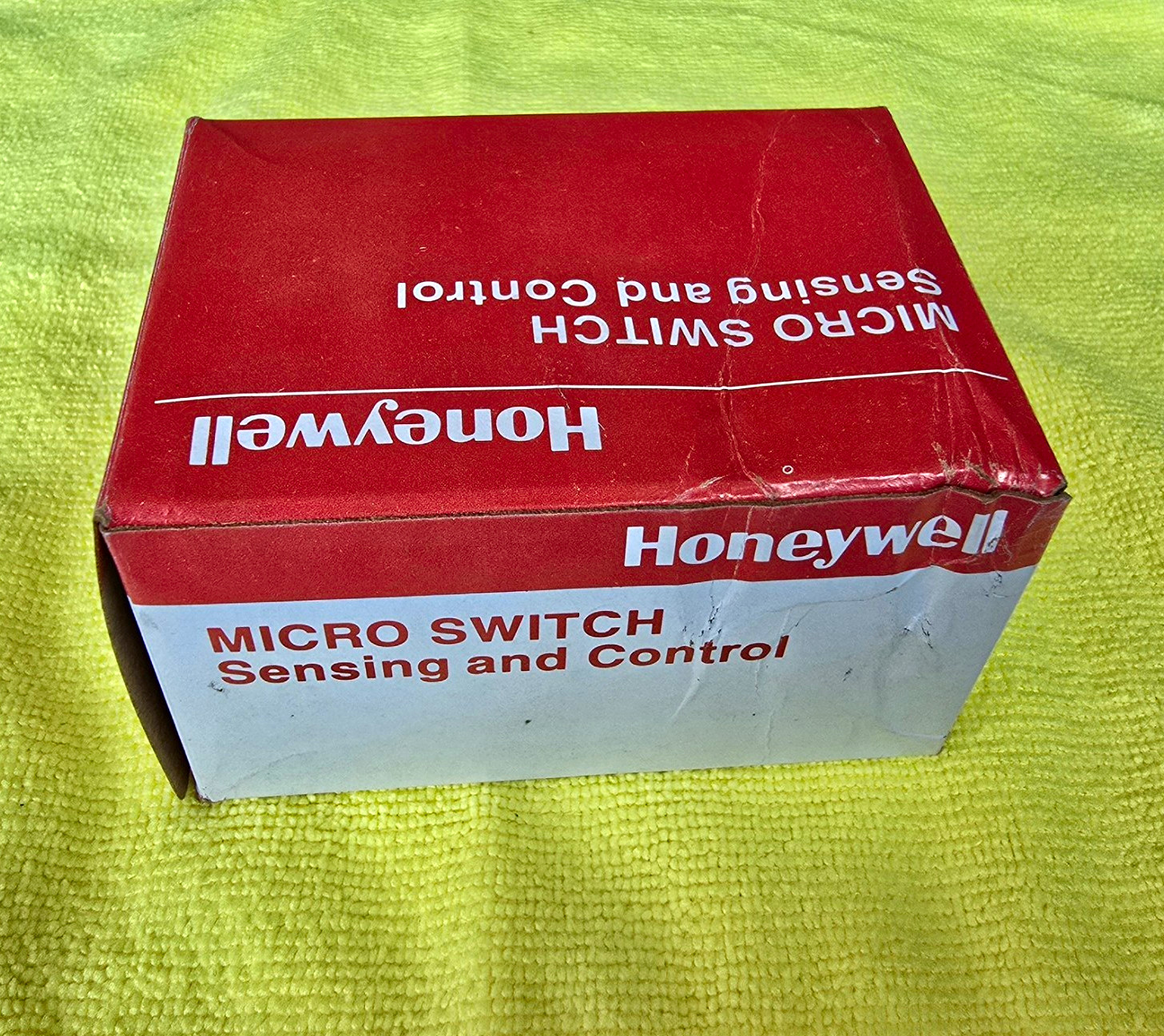 Honeywell 975AAMC Cylindrical Proximity Sensors