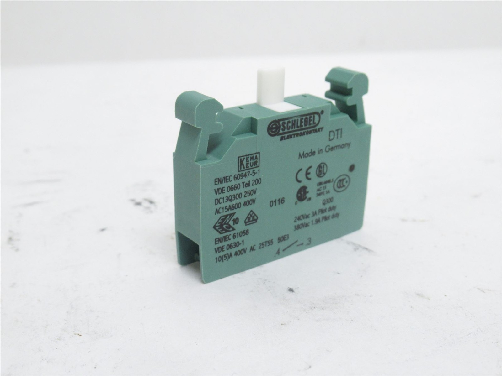 237766 Old-Stock; Schlegel DT1 Aux Contact Block 10A; 400VAC