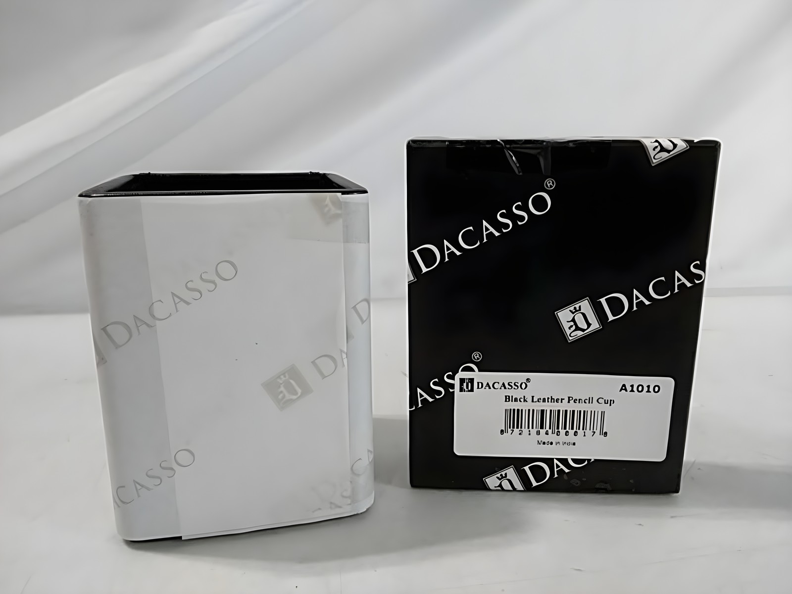Dacasso A1010 Black Leather Square Pencil Cup