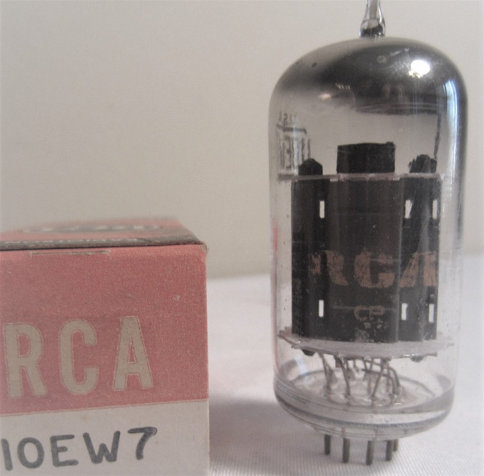 10EW7 TUBE RCA USED TESTED & BOXED VINTAGE COMMERCIAL SURPLUS