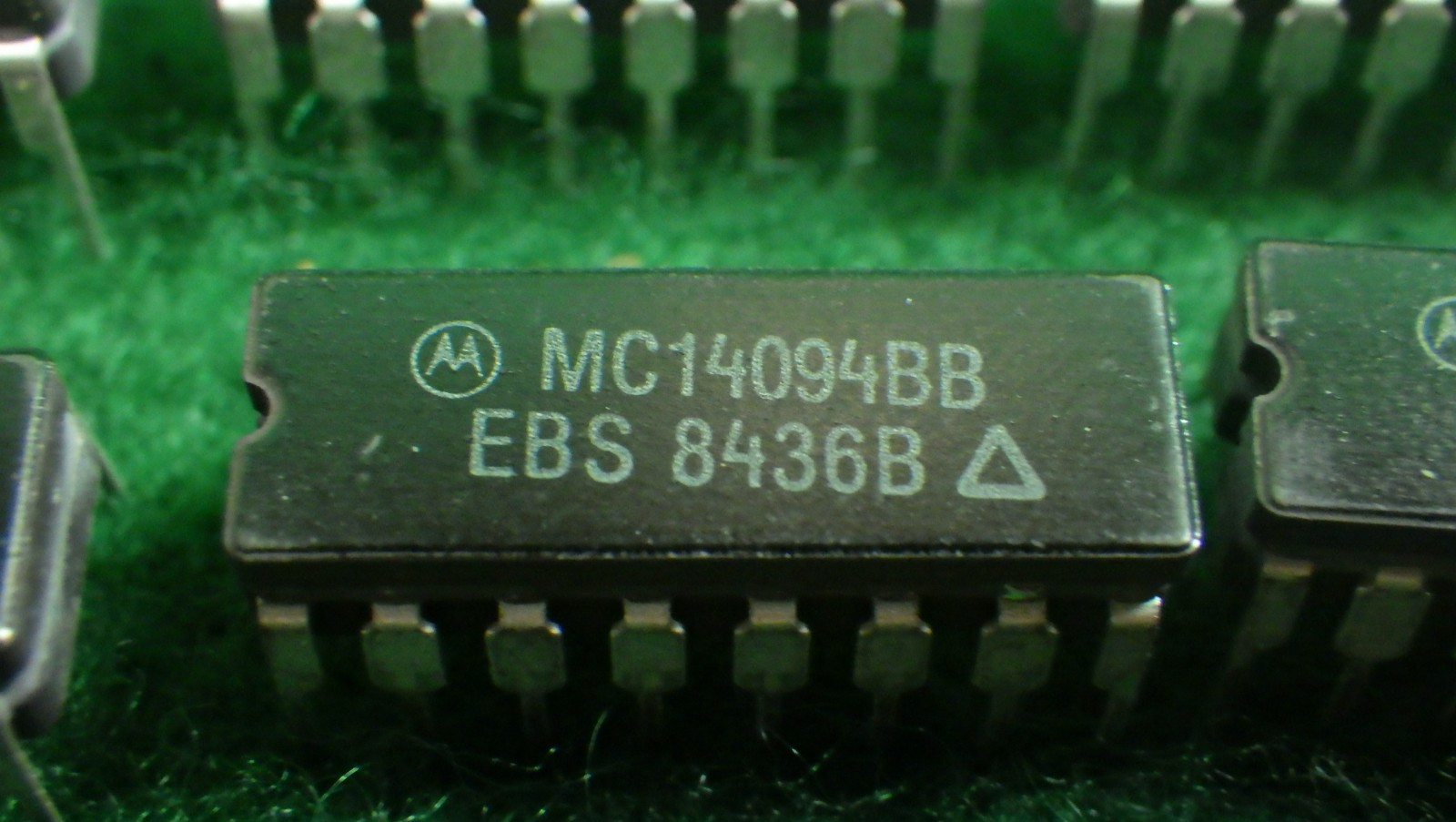 Lot of 10 NOS Vintage IC MC14094BBEBS Motorola 8 Stage Shift/Store Register