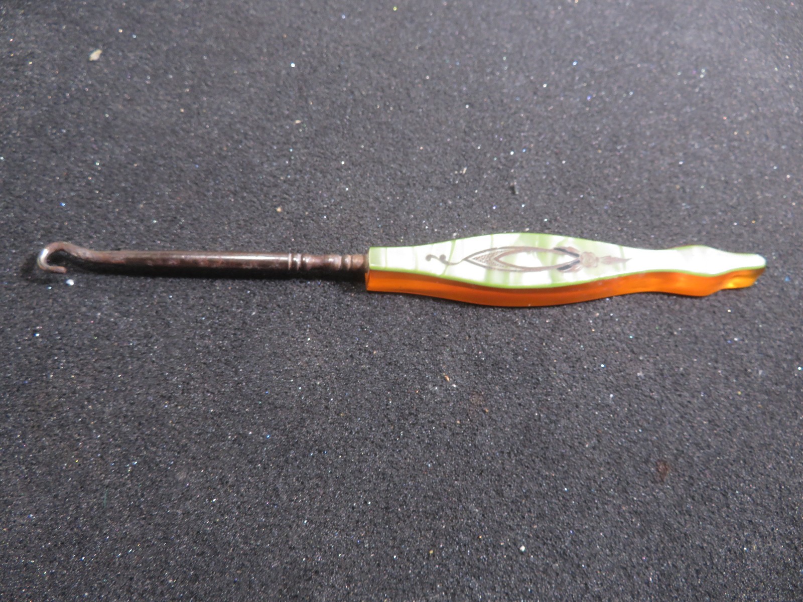Antique 1930s Bakelite Crochet Hook with Flower Pattern 7"