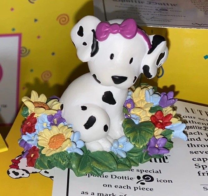 Spottie Dottie “Flower Power” HELLO KITTY Vintage 1997 Sanrio Figurine & Box
