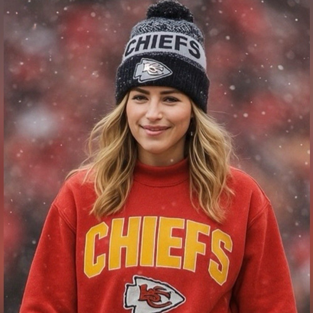 NFL Black/White New Era Kansas City Chiefs Football Logo Cuffed Pom Winter Hat