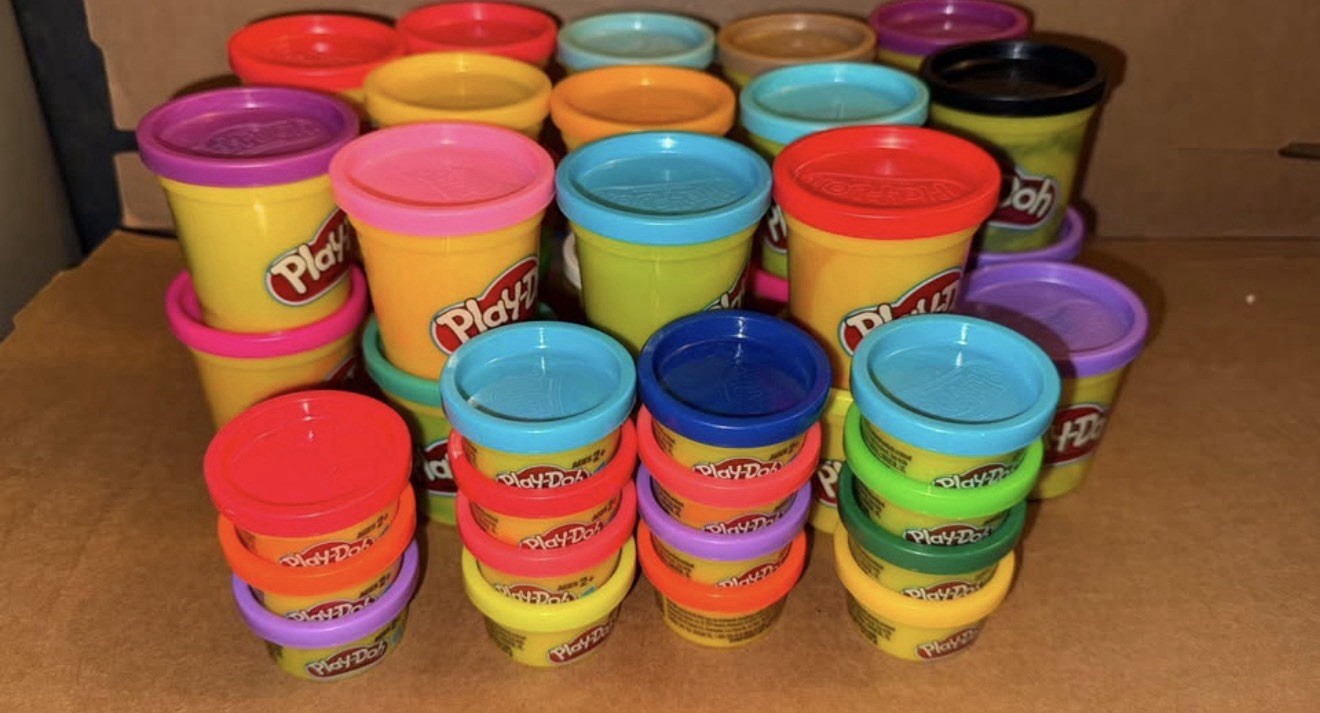 New Play-Doh lot Pack Non-Toxic Modeling Compound, Assorted Colors 27 3 oz 15 1o