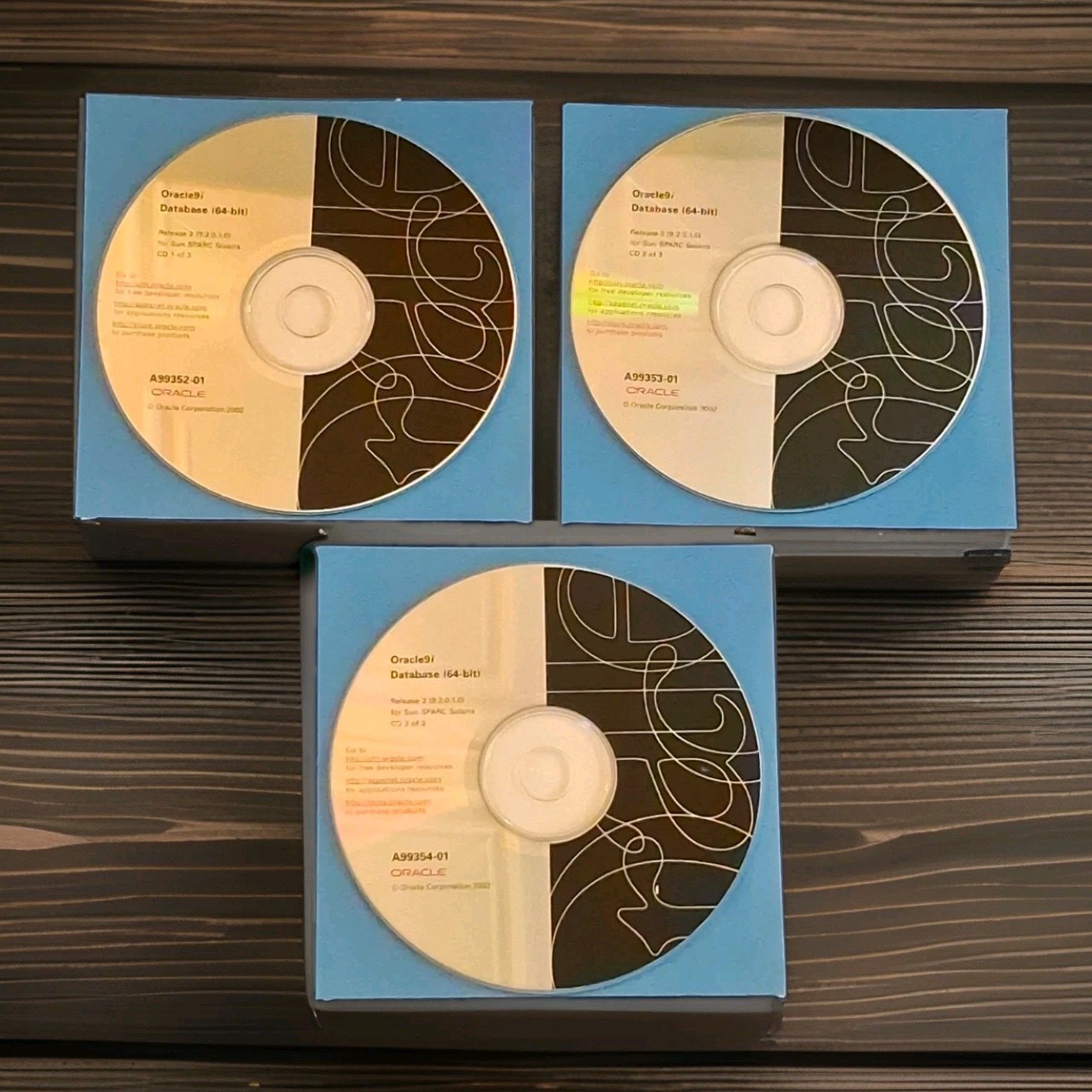 Oracle9i Database Release 2 64-bit SPARC & Solaris 3CDs set 9.2.0.1.0 Scarce