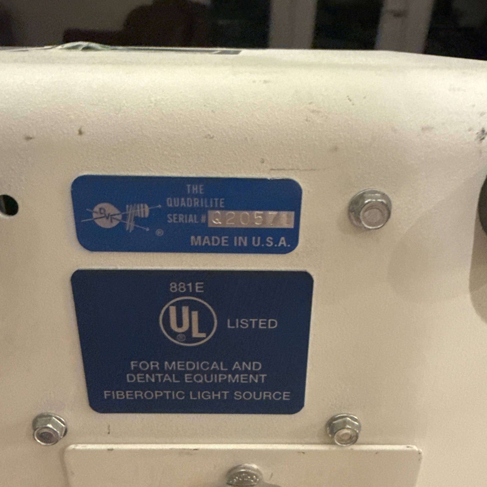 Quadrilite 6000 Fiber Optic Light Source / Surgical Dental Light