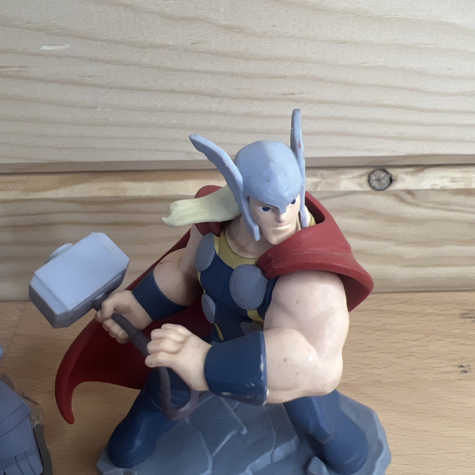 Disney Infinity Ultron Marvel 3.0 # INF-1000226 Thor Marvel 2.0 # INF-1000103