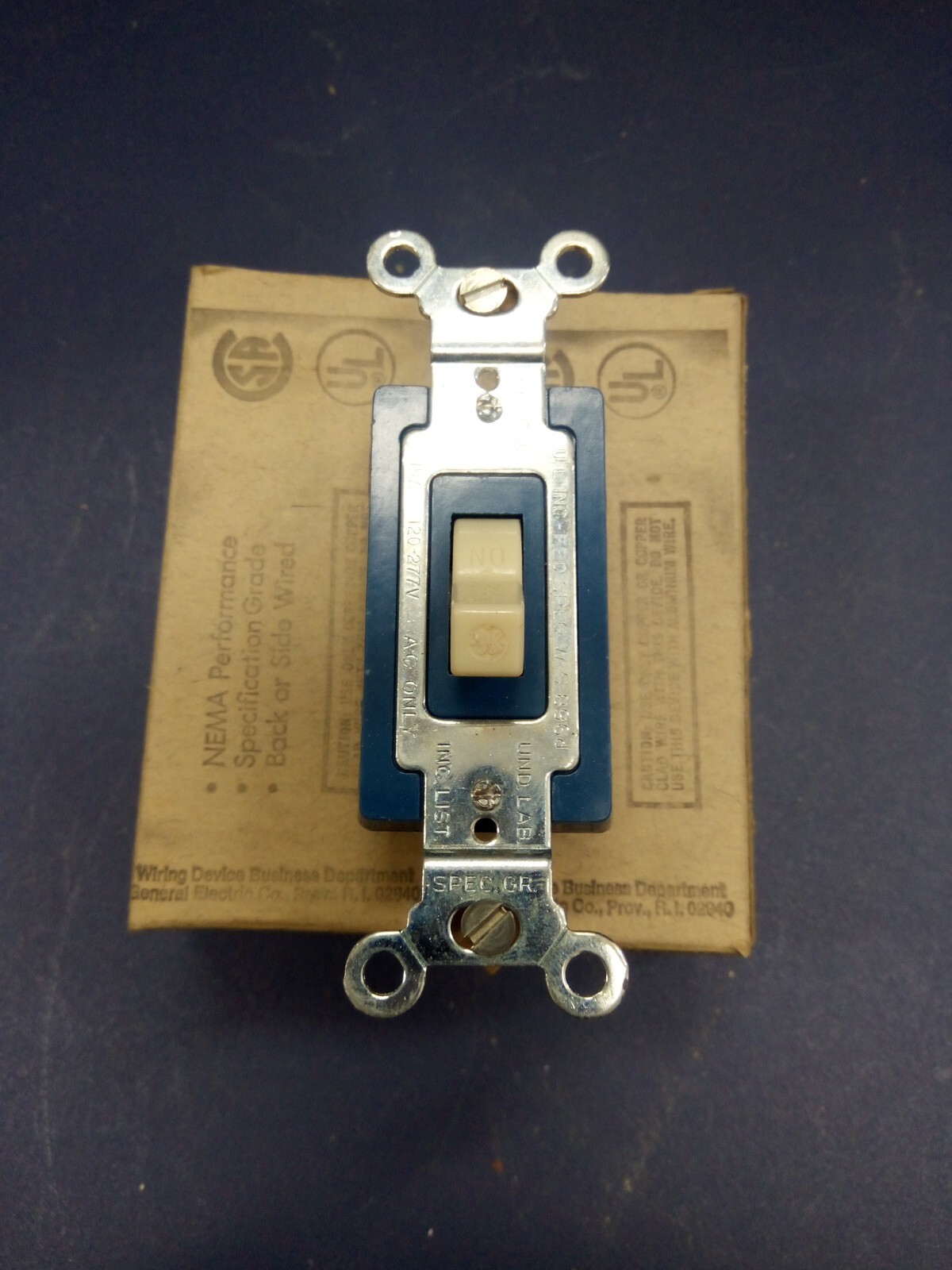 GE 5932-2 DOUBLE POLE QUIET SWITCH. 15A 120/277VAC. IVORY. NOS