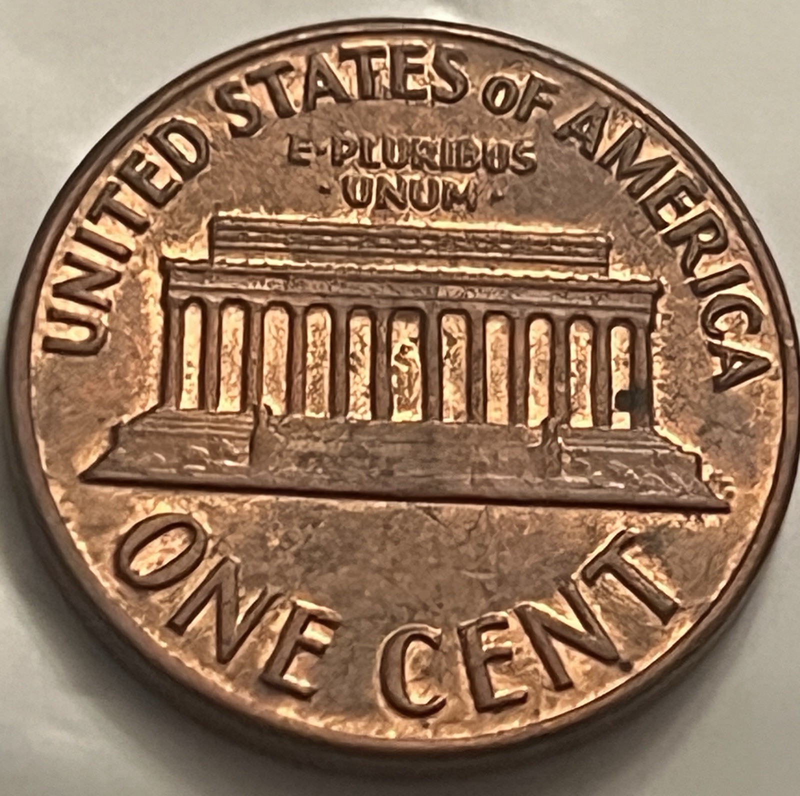 1969 Lincoln Memorial Cent — Red Luster — BN643