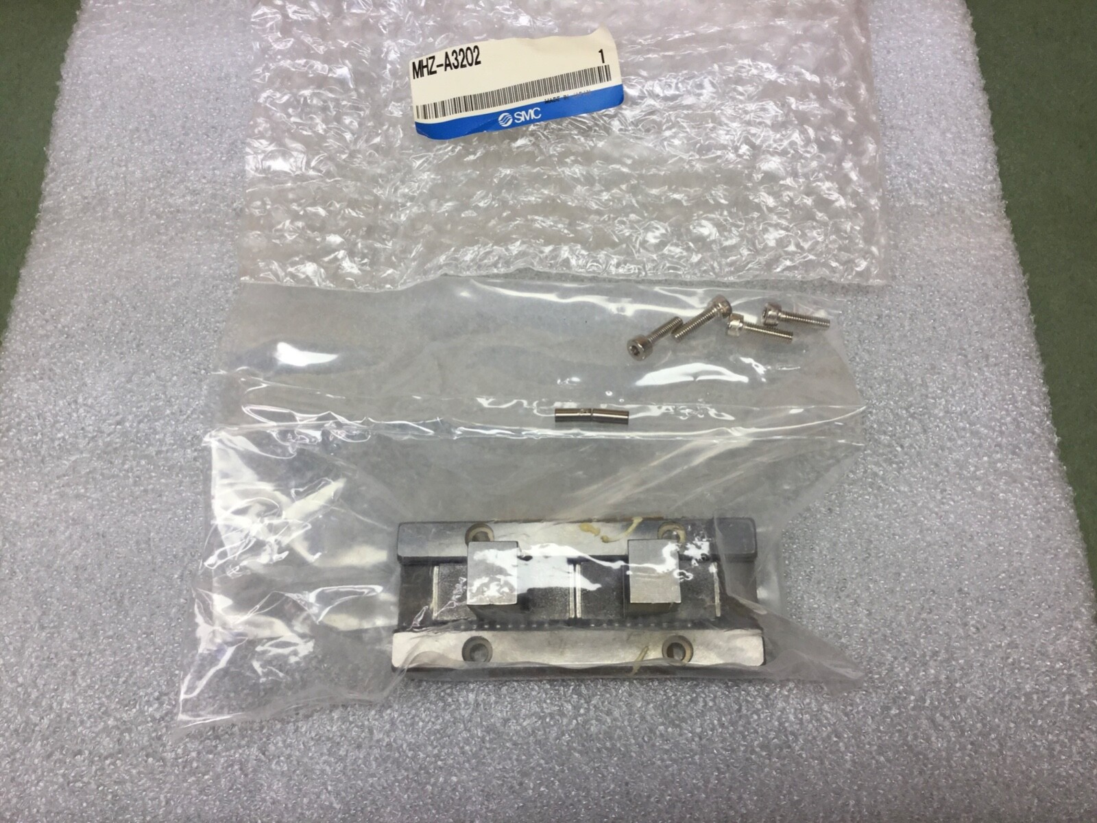 SMC MHZ-A3202 PNEUMATIC GRIPPER FINGER ASSEMBLY NEW IN PKG