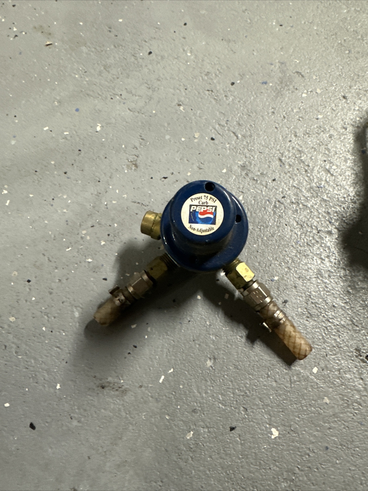 Taprite Fassco Series 2800 Compressed Gas Regulator 1/4 SAE Flare Ports 75 Psi