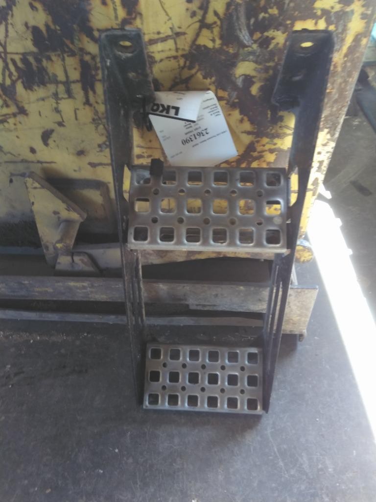 Replaces 2007 VOLVO VNL FRAME STEP ,  MN