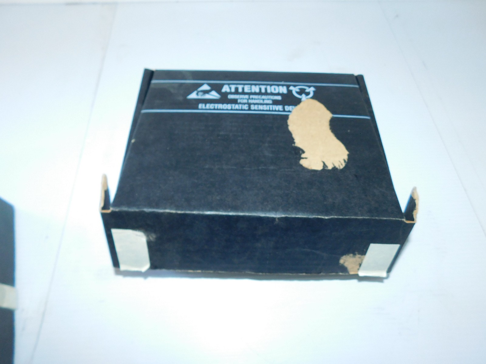 BROOKS MASS FLOW CONTROLLER 5850E SERIES 20 SCCM NITROGEN (PLS65)