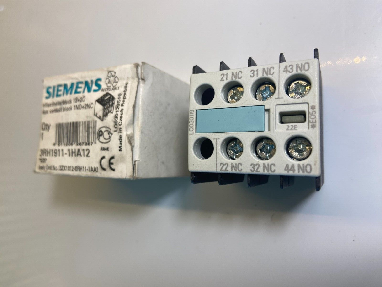 Siemens 3RH1911-1HA01 Auxiliary Contact Block (1NC) 1-Pole Genuine NEW-IN-BOX