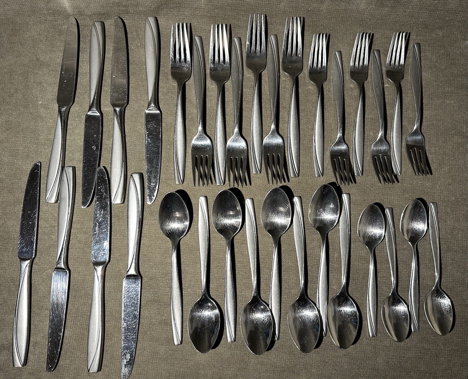 33 Pc Oneida Camlynn Cleo  Fork Spoon Knife Stainless Steel Flatware