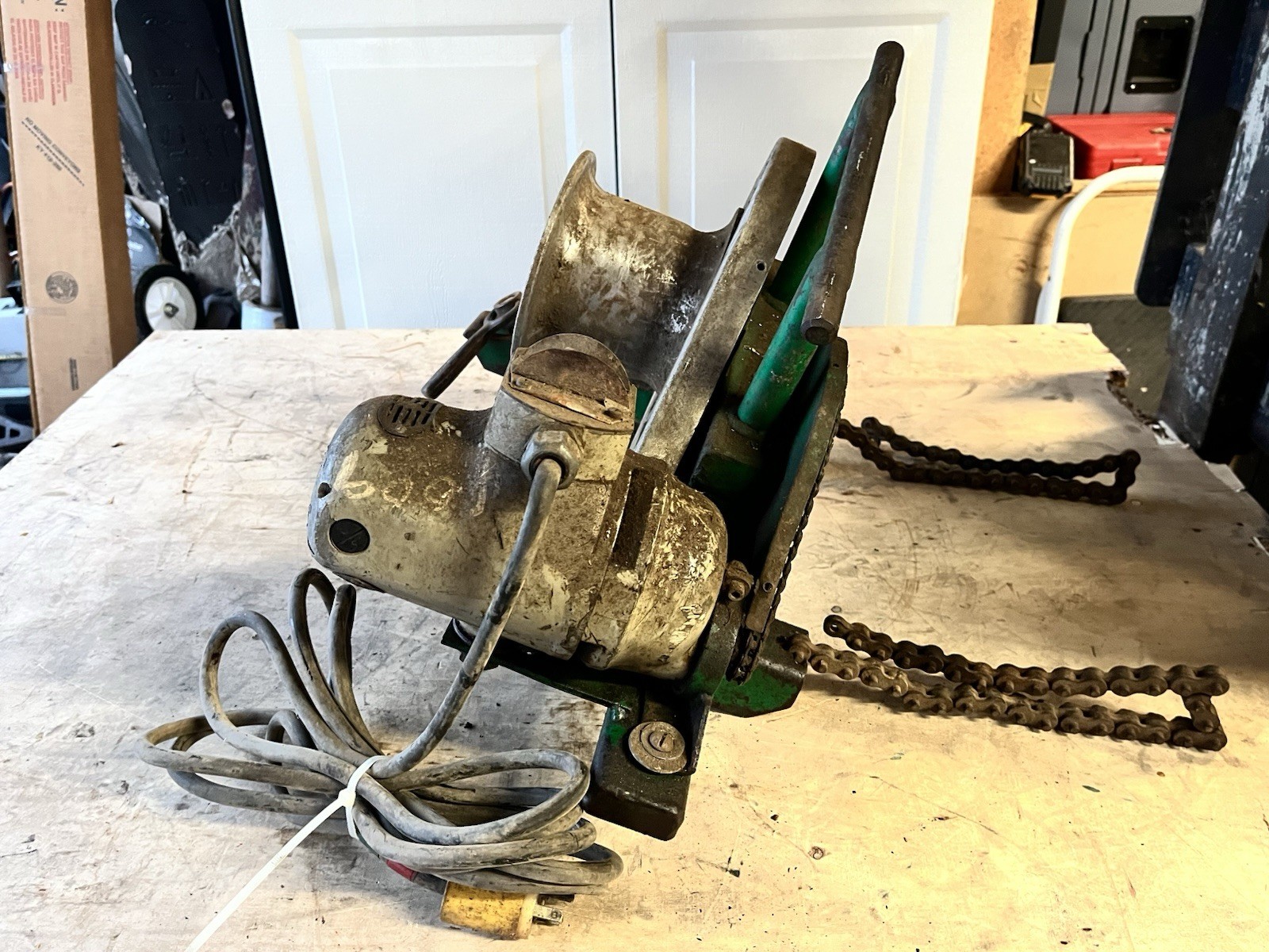 Greenlee 640 4000lb Tugger Wire Cable Puller W/ Chains Used Missing Inner Chain