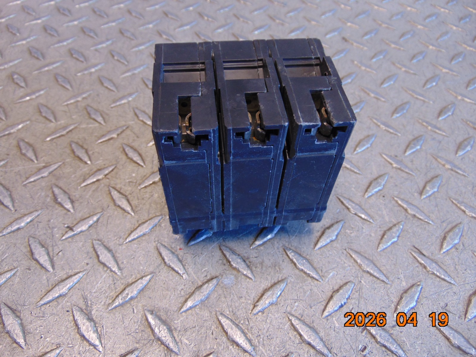 GE THQL32080 80A 80 AMP 3-POLE PLUG-IN CIRCUIT BREAKER