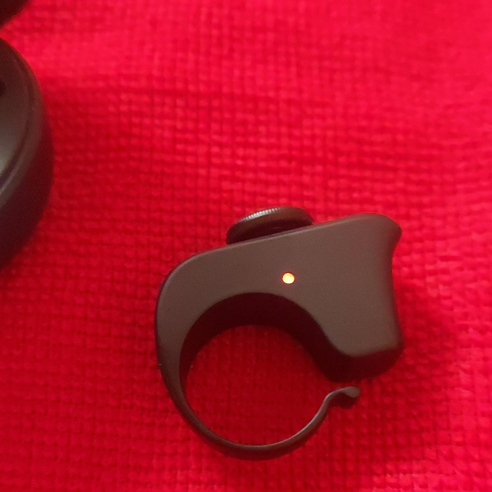 TikTok Scrolling Ring Remote Control, Camera Shutter Remote, Wireless Black