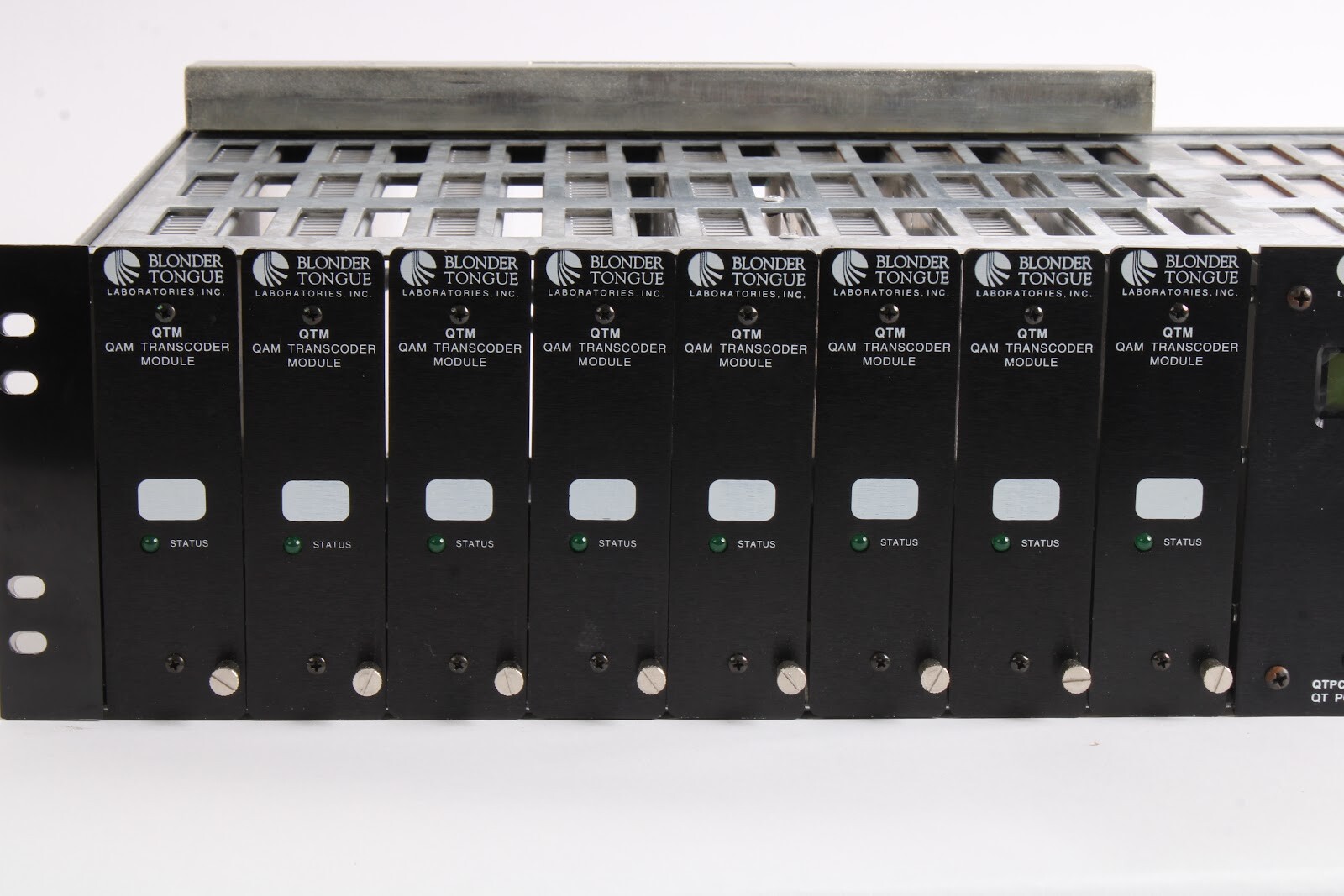 Blonder Tongue Chassis QTRC + QTPCM QT Controller Module + 8x QTM QAM Module