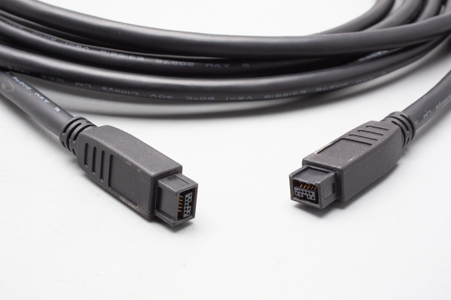 Phase One cable for tethering (9 Pin to 9 Pin) - Firewire 800 to 800 - 4.5m