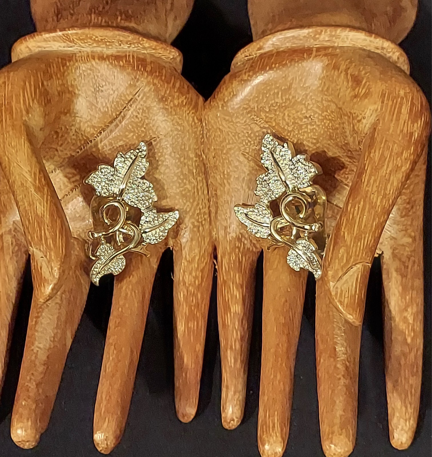 Vintage Sarah Coventry Silvertone Leaf Clip On Earrings