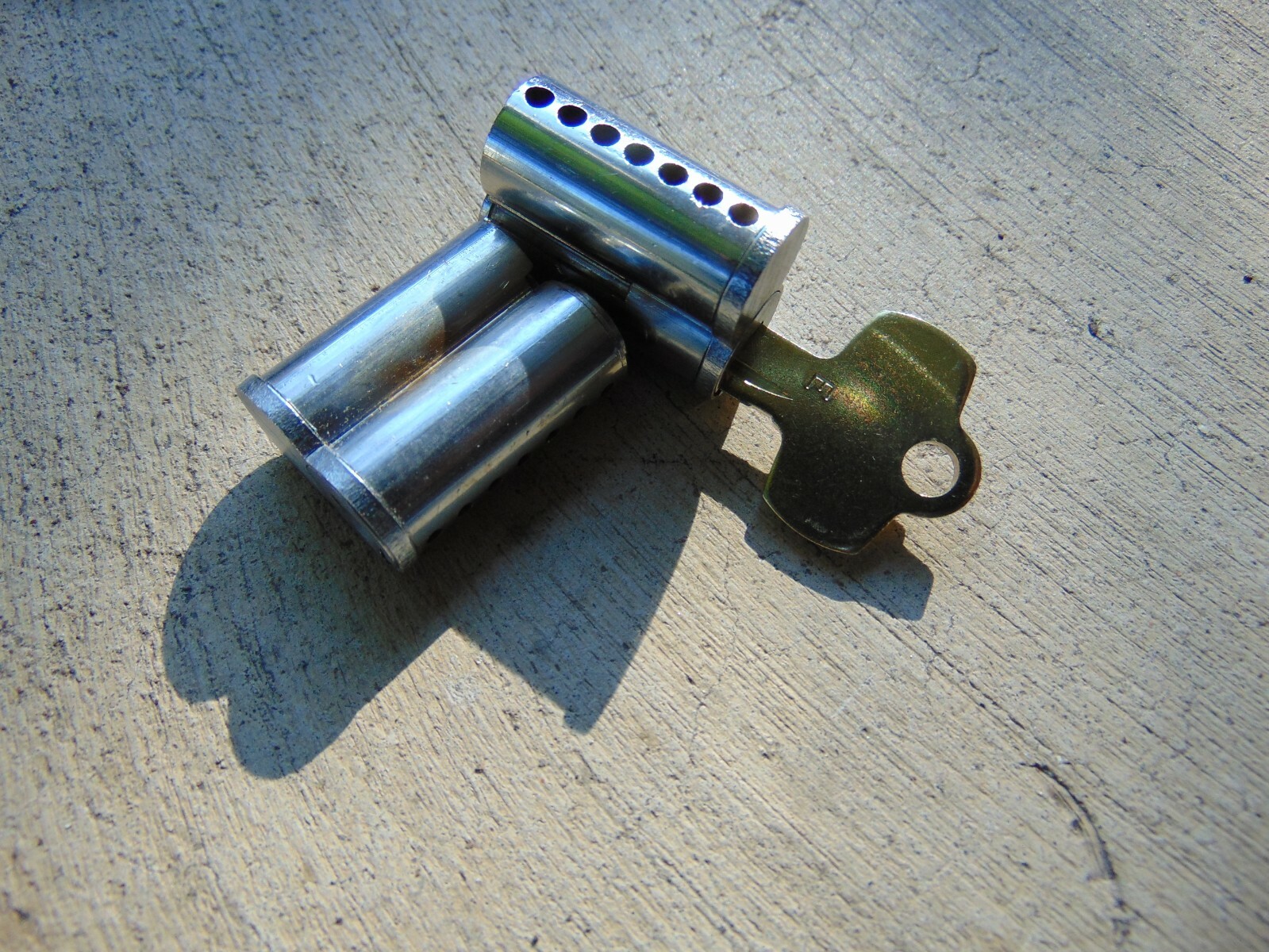 2 - BEST LOOK ALIKE  E   BLANK CORES  UNPIN  7 PIN  NO KEYS      LOCKSMITH