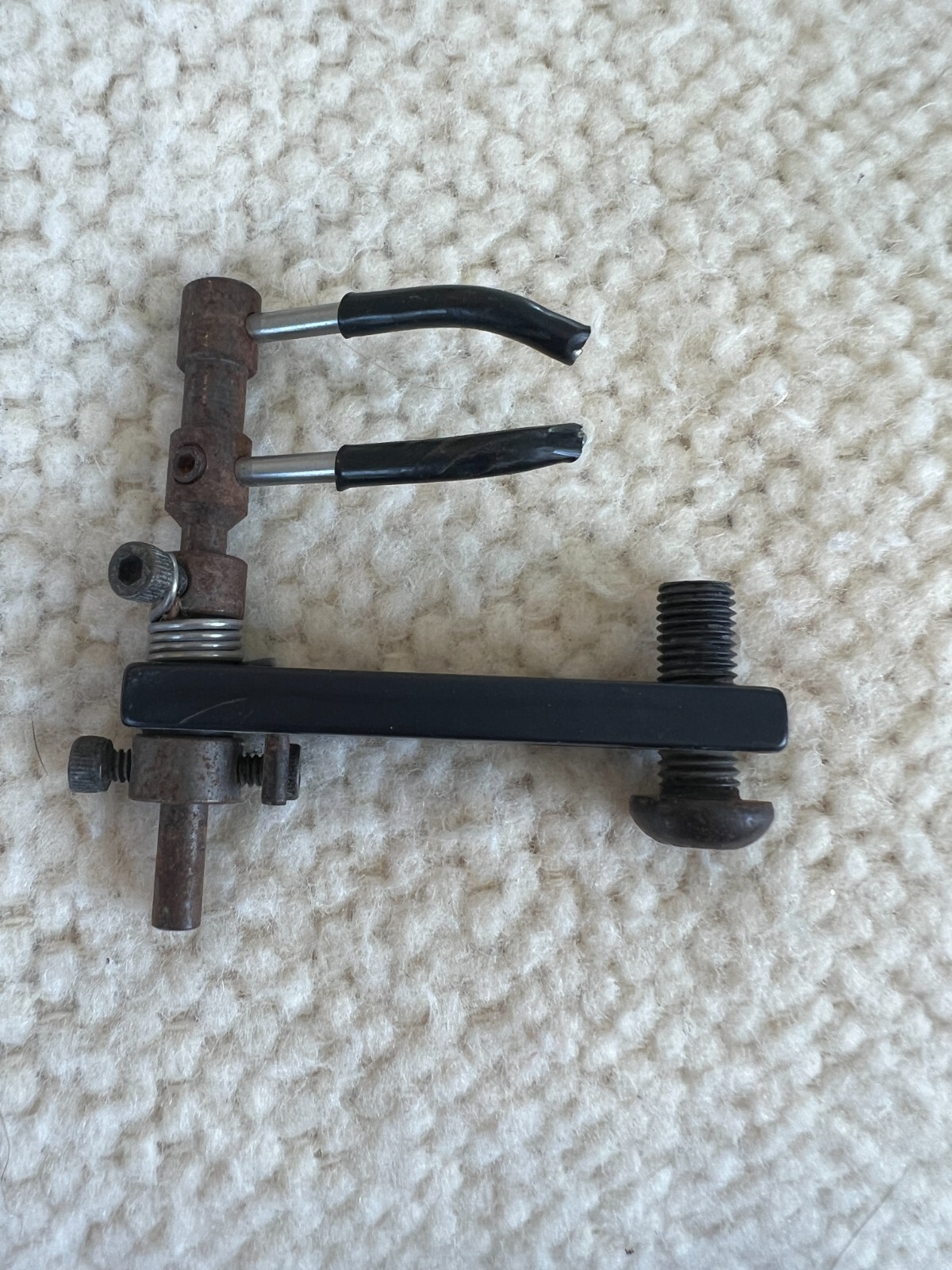 Dual Prong Spring Flipper Rest