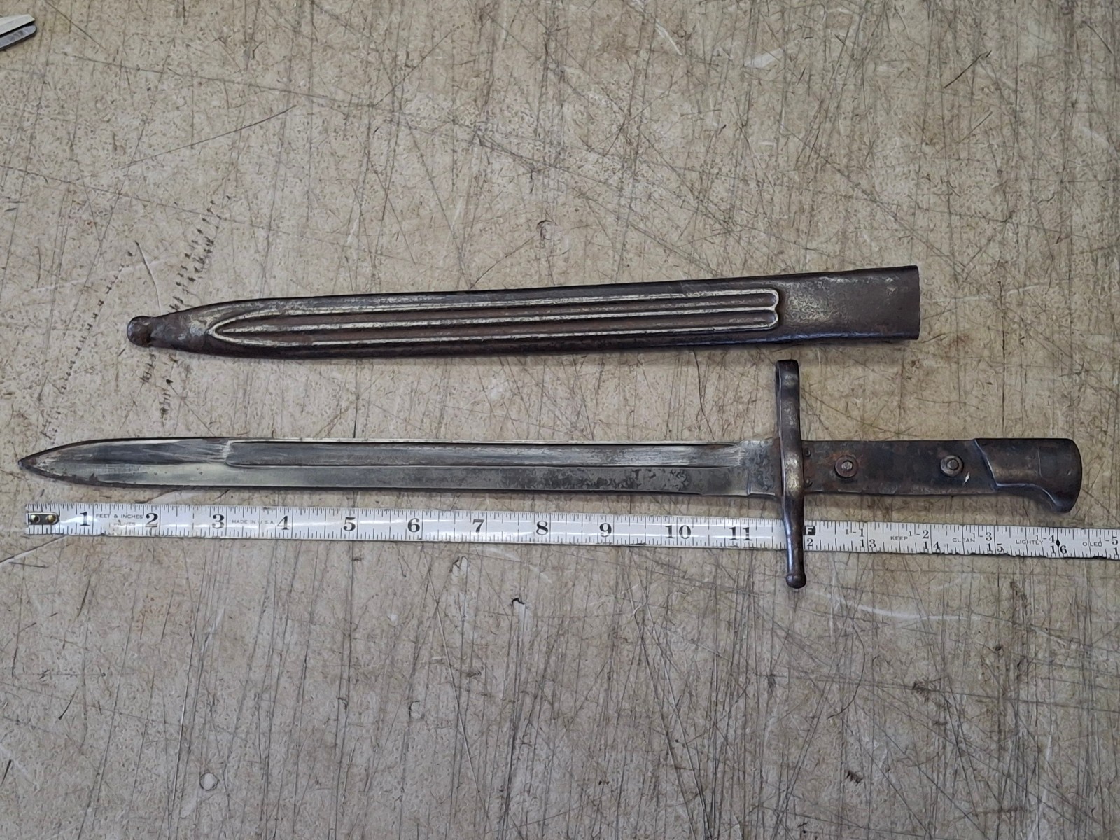 Vintage 1943 Italian Mannlicher-Carcano M1891 Bayonet  & Ribbed Metal Scabbard