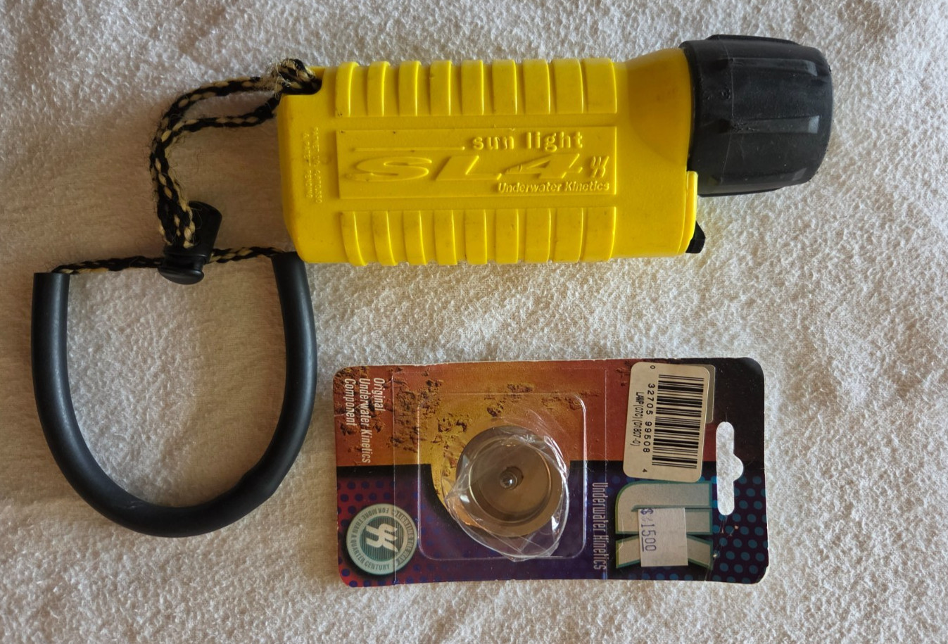 Underwater Kinetics SL4 Dive Light with Wrist Strap AND SPARE BULB ($58)