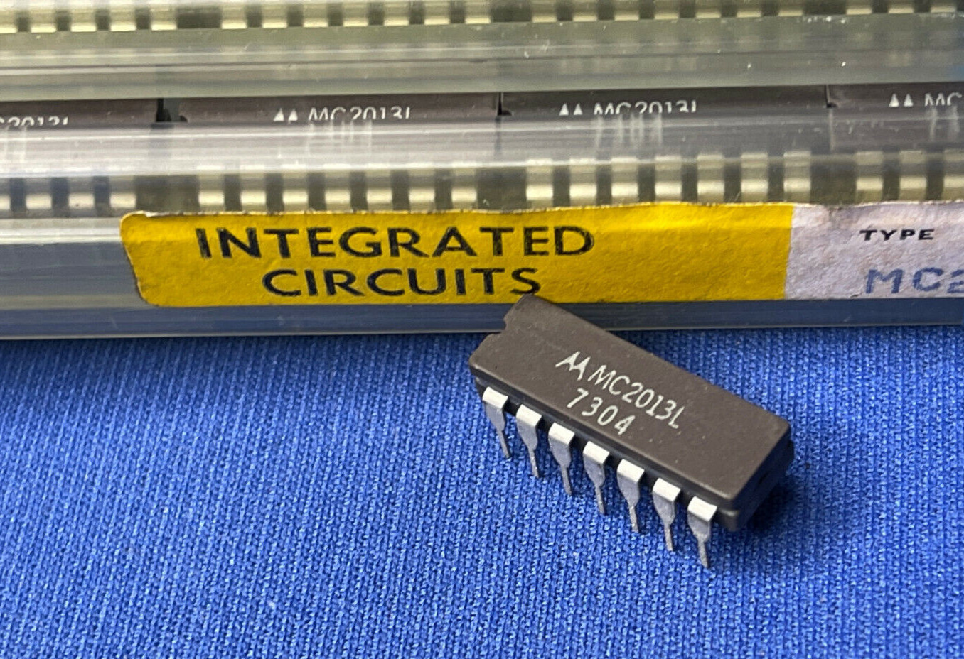 MC2013L MOTOROLA MTTL II AND OR INVERT GATE 71-73 14PIN CERDIP COLLECTIBLE QTY-1
