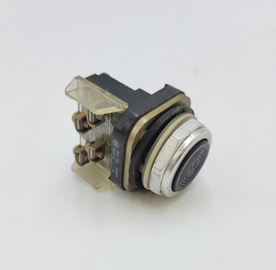 Allen-Bradley 800T-A Black Pushbutton w/ 800T-XA Auxiliary Contact Block 600V