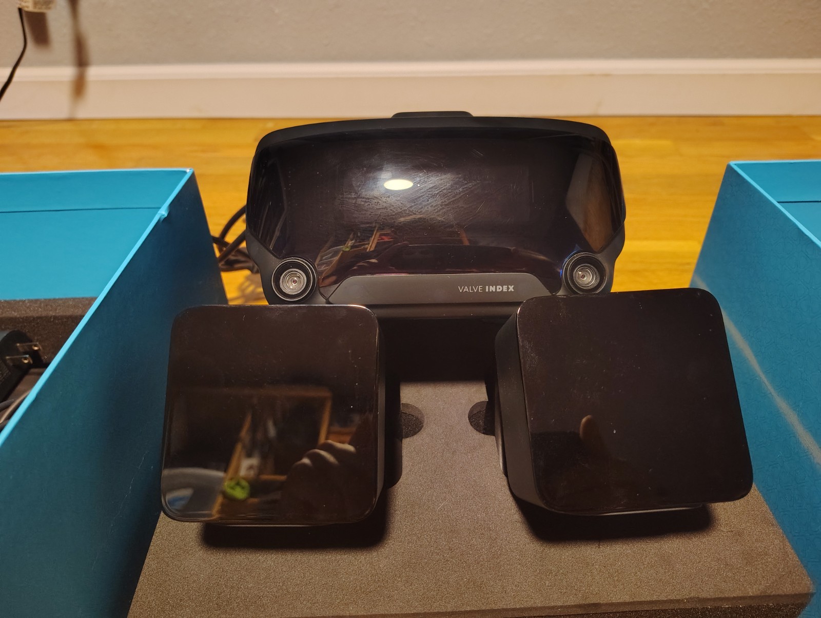 Valve Index PC VR Headset Full Kit w/ 1.0 Base Stations & Vive Controllers