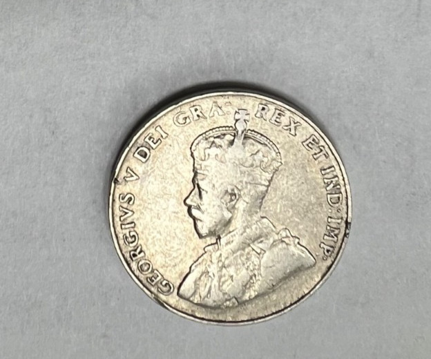 1922 CANADA FIVE CENTS - BRONZE - SCARCE DATE - Fine