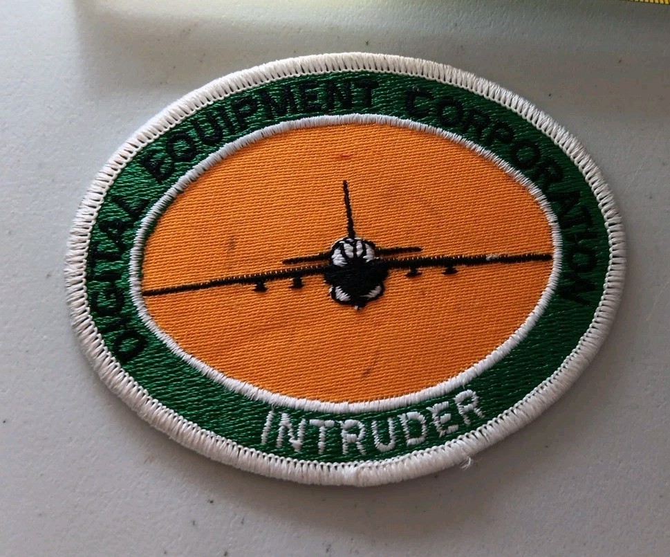 DIGITAL EQUIPMENT CORP (DEC) Intruder Training Patch Oval Green Gold