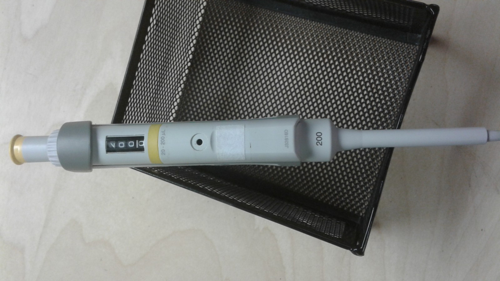 EPPENDORF RESEARCH PLUS ADJUSTABLE PIPETTOR 20ul-200ul