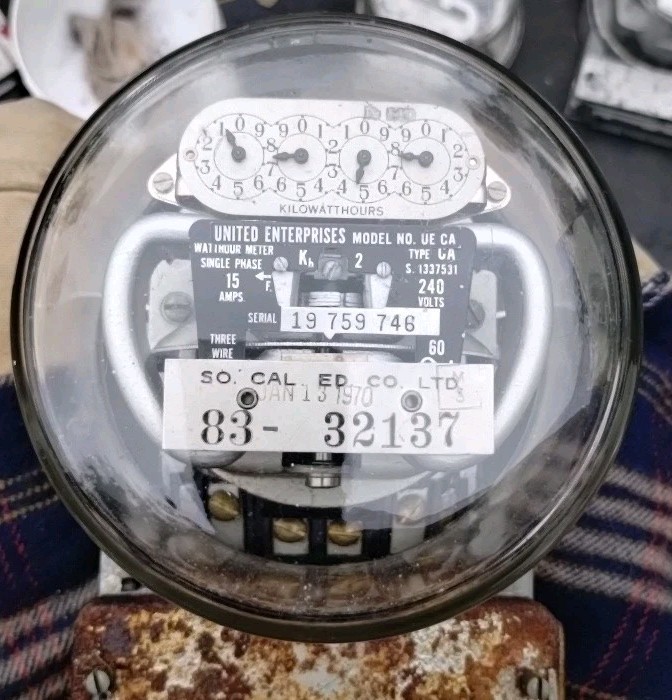 United Enterprises Watt Meter Type CA Glass Dome  3 Wire 240 Volt 15 Amps