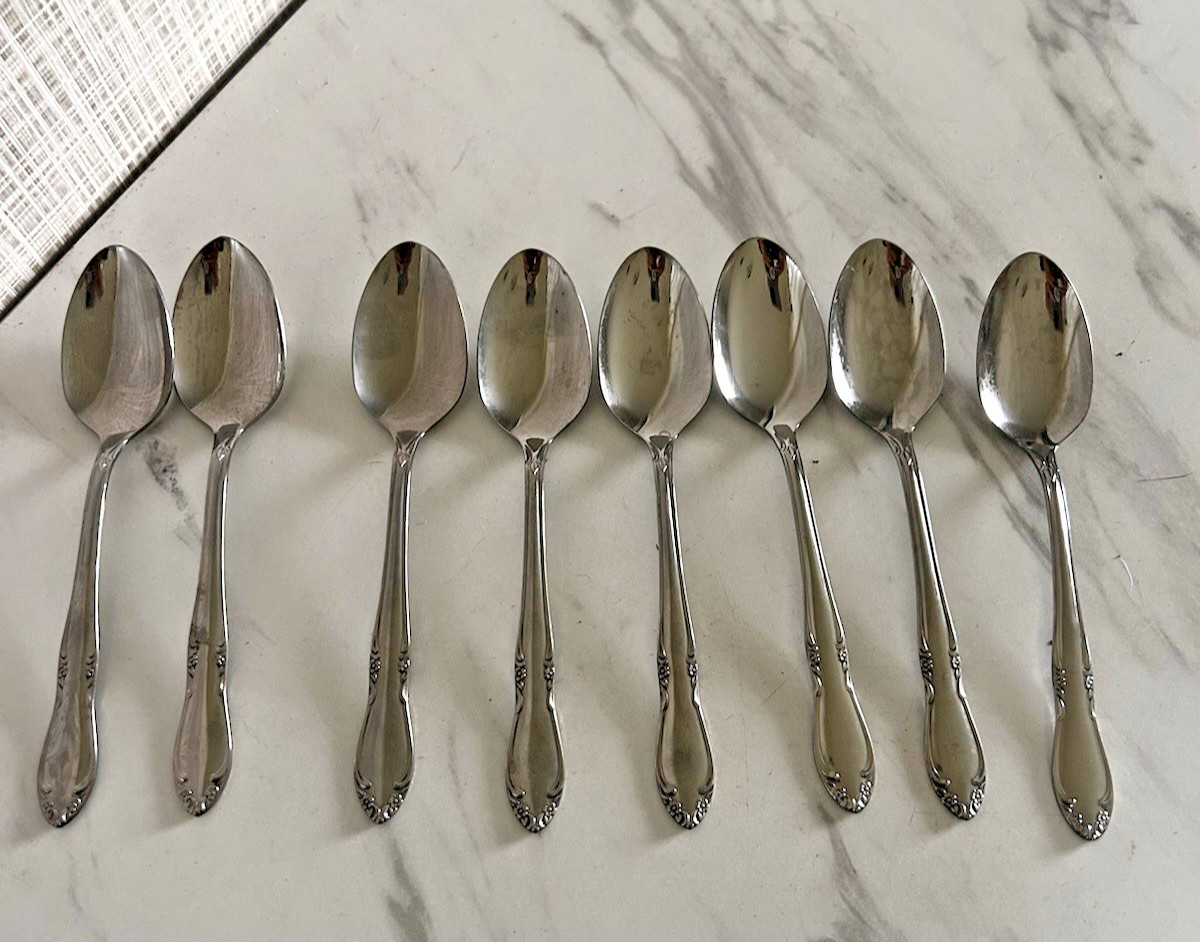Vintage Oneida Stainless Steel Chateau Flatware Teaspoons Floral Set of 8 BxA