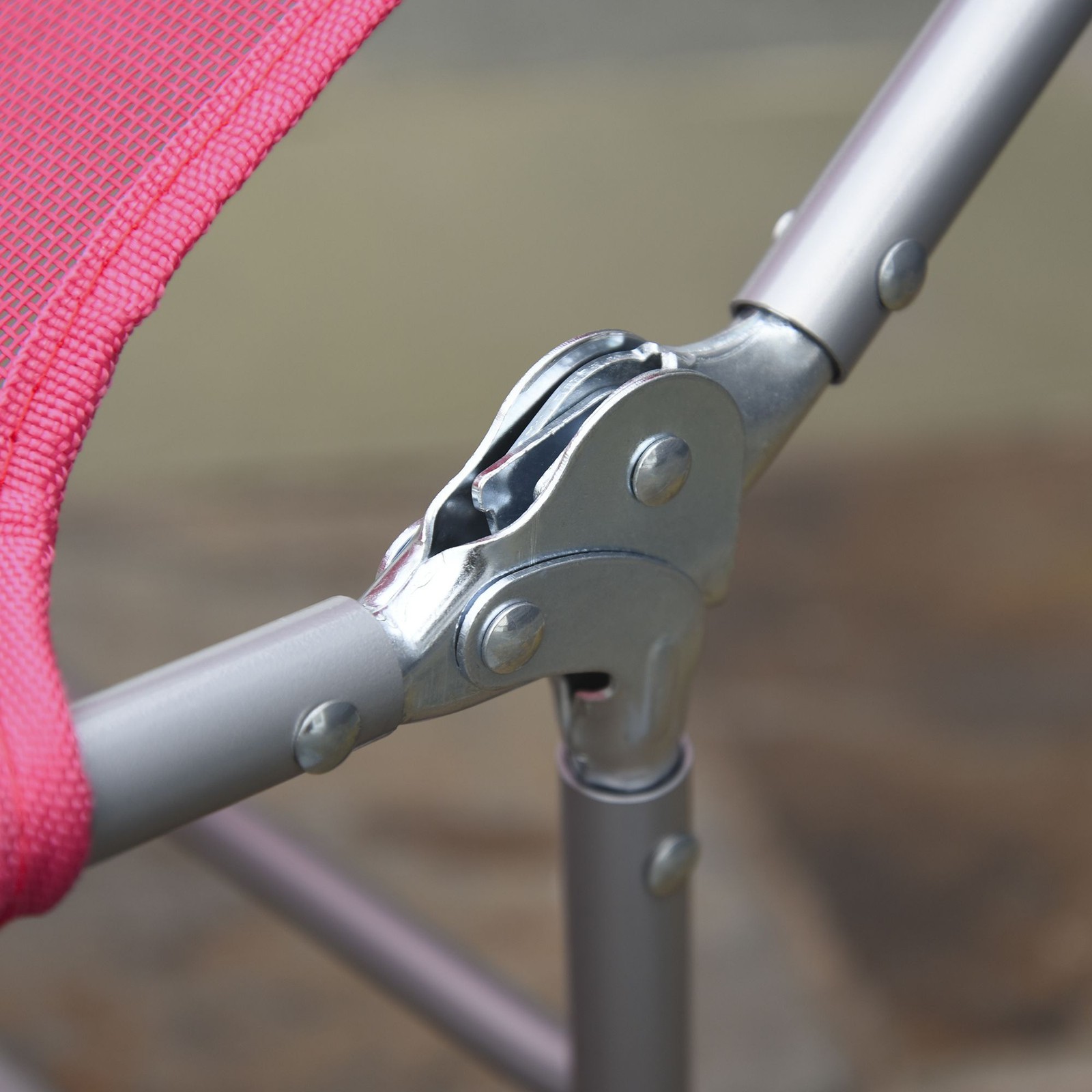 Durable Steel Frame Lounge Chair with Quick-Dry Fabric 264lb Pink