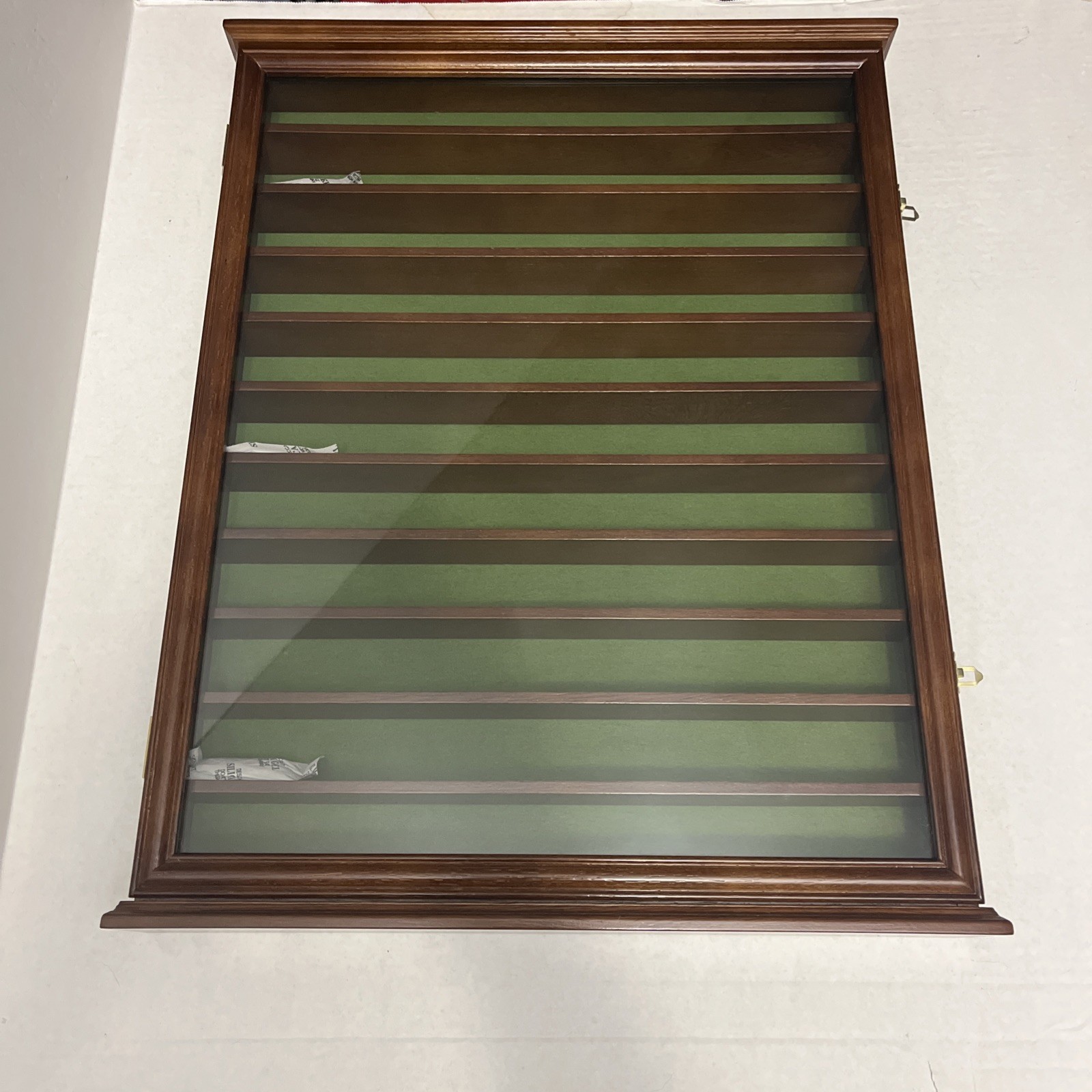 Beautiful 20 x 26 Hanging 110 Golf Ball Disp Case, Wood/Green Felt/Glass Door.