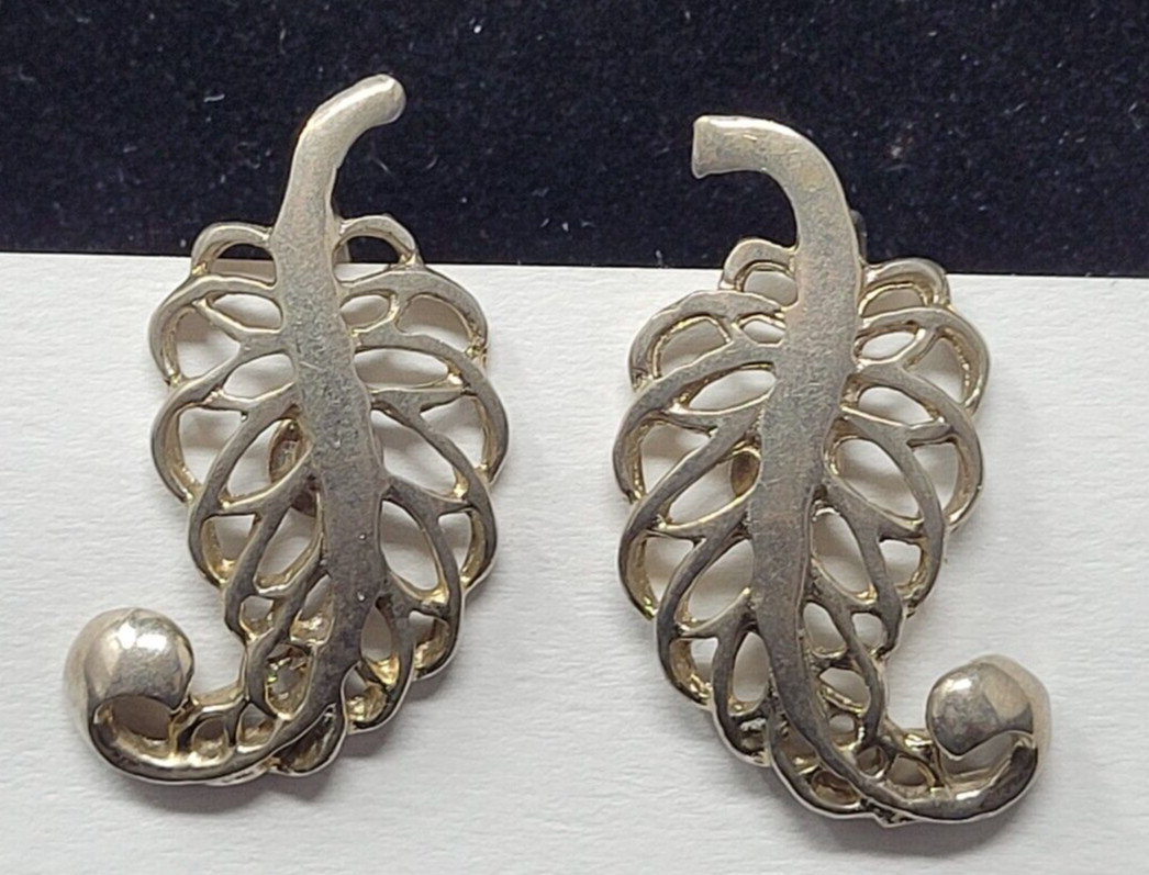 Vintage Pair Twist on Earrings - Pretty Silver Tone Leaves - 1 1/4" inch