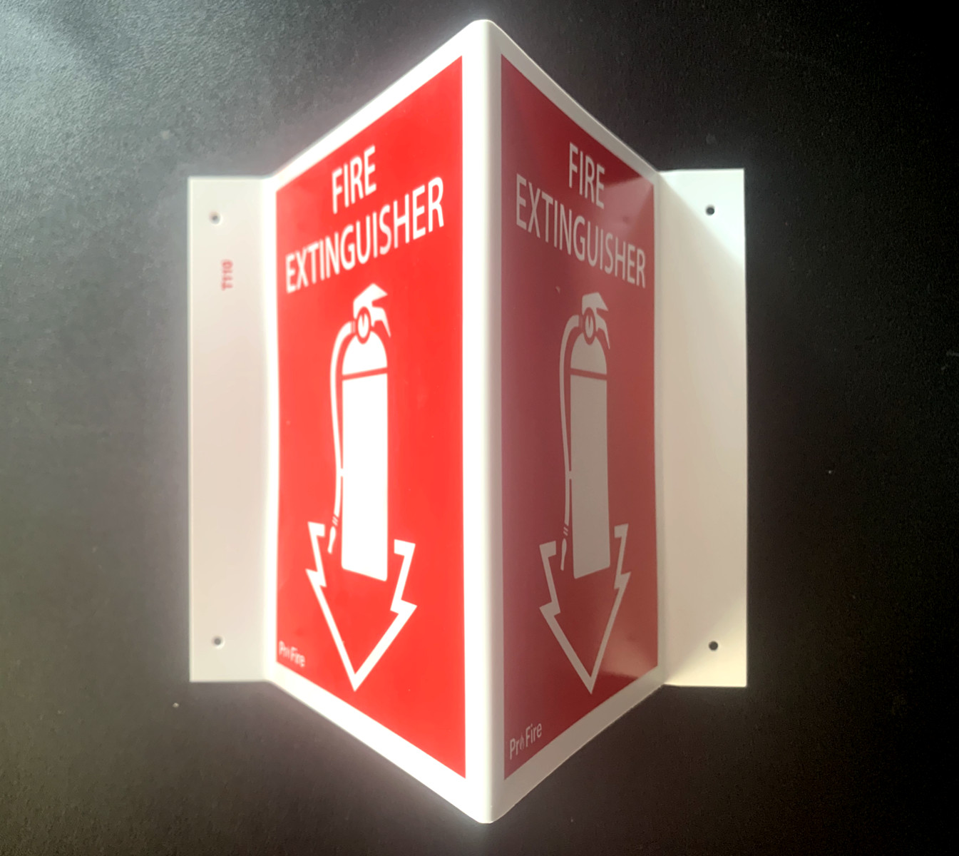 🔥🧯ONE..3-D RIGID PLASTIC 5" X 6.5" FIRE EXTINGUISHER SIGN🔥🧯