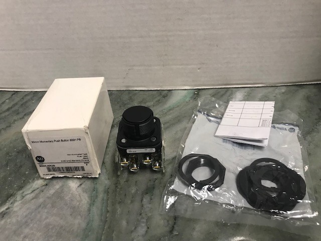 Allen Bradley NIB 800H-AR2B Flush Head 30mm Momentary Push Button  Free Shipping