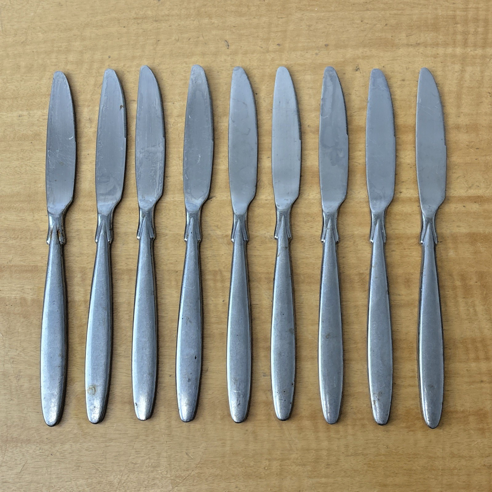 Oneida Stainless 18/10 China SPARTA 9 Dinner Knives 9 3/8"