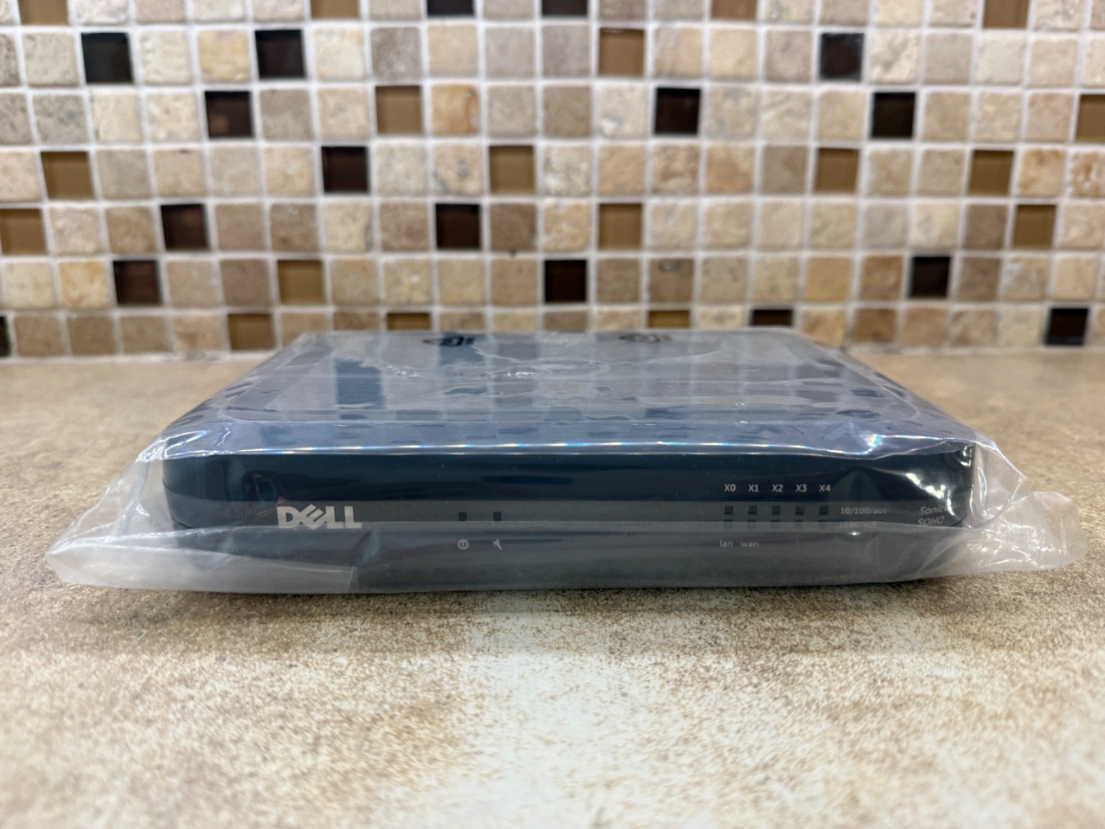 DELL Sonic Wall Soho APL31-0B9 Network Security Firewall + power cord