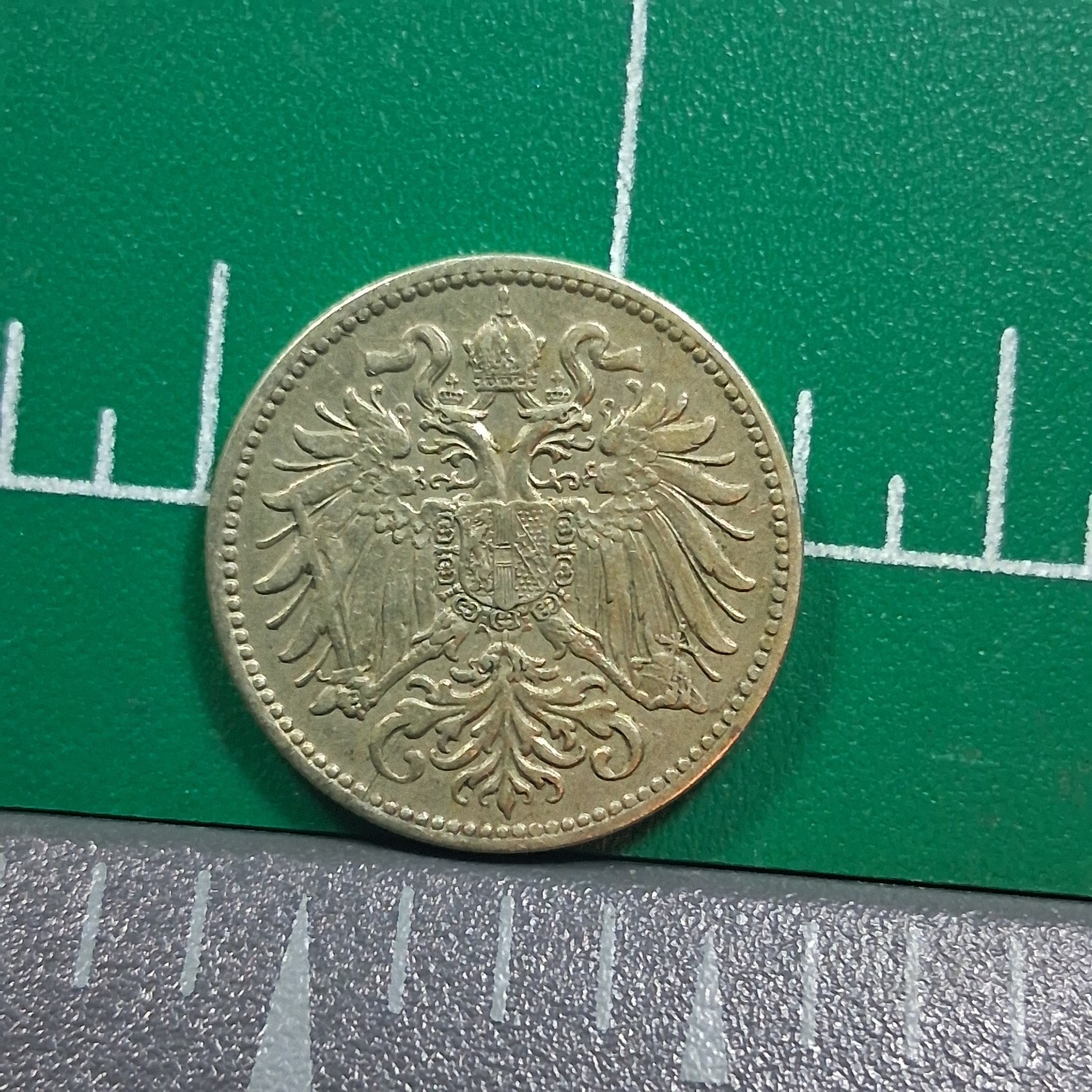 1915 Austria Heraldic Eagle / Oak Wreath 10 Heller Currency Coin